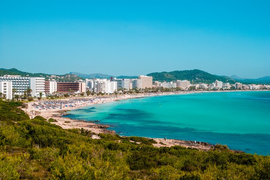 Spiagge a Maiorca: le più belle e le migliori dove andare per mare e servizi offerti