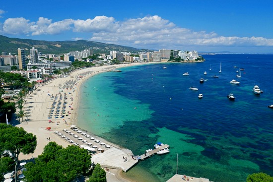 Cala Mitjana: come arrivare, dove alloggiare, cosa fare e vedere