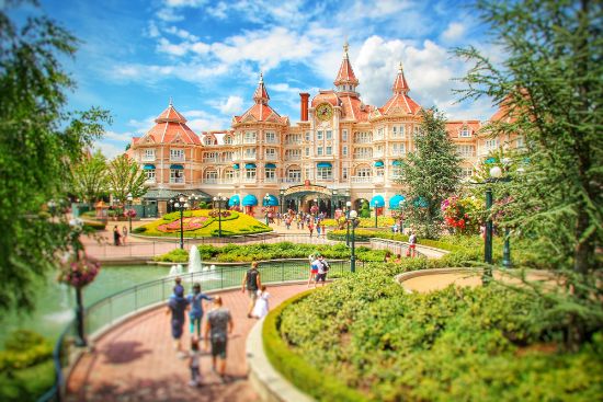 Viaggio a Disneyland Paris: come prenotare, l’hotel e i biglietti per il parco