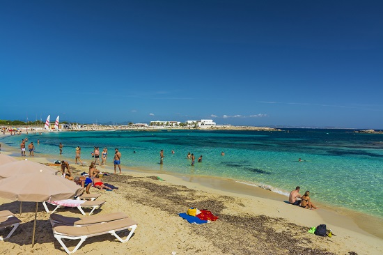 Migliori zone e località dove alloggiare a Formentera per i giovani e la vita notturna