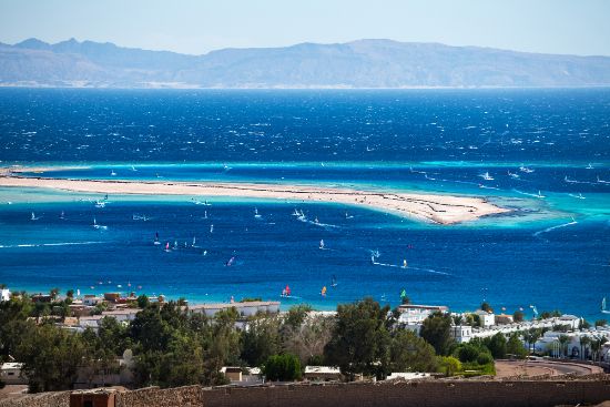 Cosa serve per fare windsurf: attrezzatura necessaria e costi