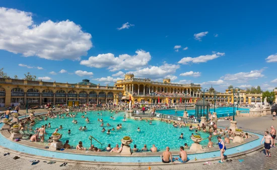 Guida ai Pass Turistici di Budapest: Risparmia e Scopri la Capitale Ungherese con Intelligenza