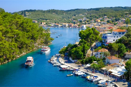 Dove alloggiare sull’isola di Paxi: Guida per una Vacanza da Sogno in Grecia
