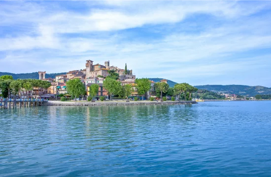 Dove dormire sul Lago Trasimeno: scegli la sponda giusta (prima ancora dell’hotel)