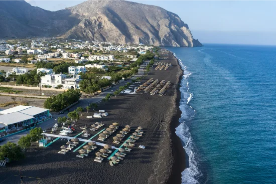 Spiagge a Santorini: le più belle e le migliori dove andare per mare e servizi offerti