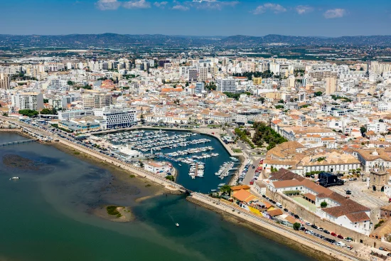 Dove dormire a Faro: le migliori zone per visitare la città e per vacanze al mare